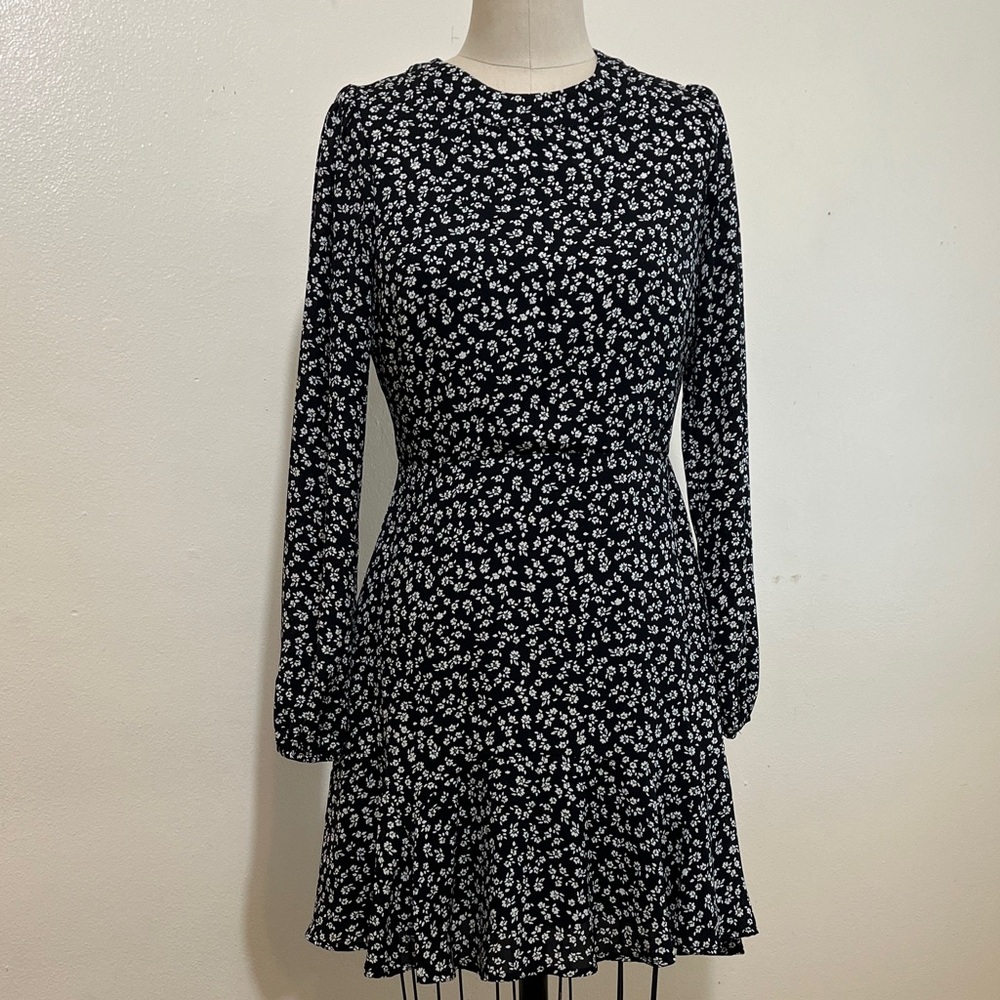 Chic Black and White Floral Long Sleeve Dress